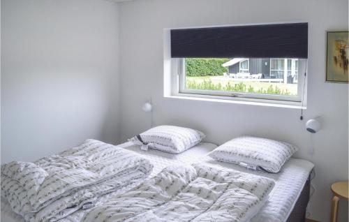 Katil atau katil-katil dalam bilik di 4 Bedroom Awesome Home In Hadsund