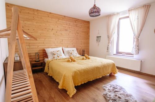 Postel nebo postele na pokoji v ubytování Lesní chata Mikulovice