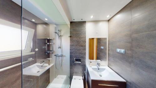 Ένα μπάνιο στο Zion guest house