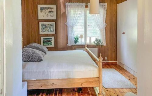 Lova arba lovos apgyvendinimo įstaigoje 3 Bedroom Stunning Home In Sysslebck