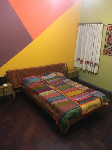 a bedroom with a bed with a colorful wall at TERRAZAS DEL SUR in Ezpeleta