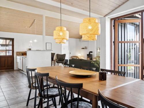 Posezení v ubytování Holiday Home Kerstin - 400m from the sea by Interhome