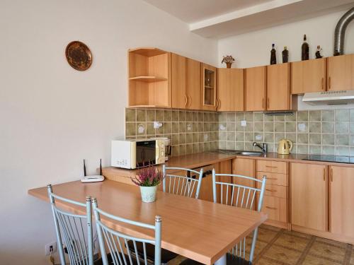 Kuhinja ili čajna kuhinja u objektu Apartment Špičák II by Interhome