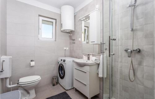A bathroom at Gorgeous Apartment In Mladenici With Kitchen