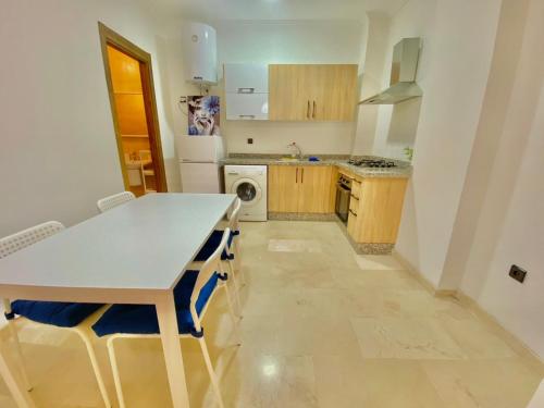 Appartement avec piscine en face à la gare gueliz