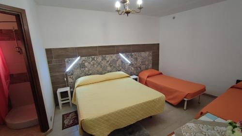 a small room with a bed and a bathroom at Affittacamere da Angela in Borgorose
