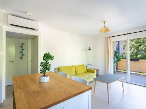 Gallery image of Apartment Le Clos Jardin-4 by Interhome in Bormes-les-Mimosas