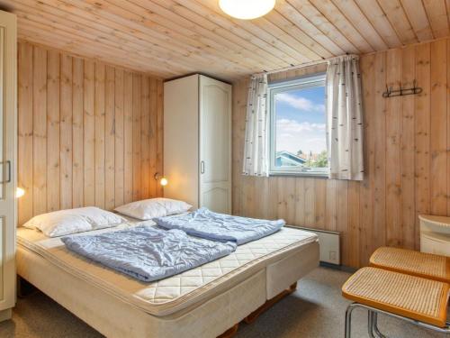 Tempat tidur dalam kamar di Holiday Home Dorit - all inclusive - 100m from the sea by Interhome