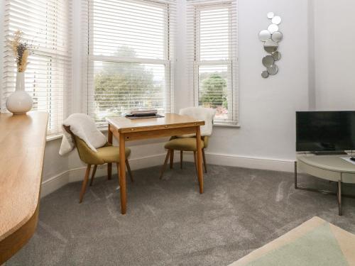 Y Castell Apartment 2 – Photos 3