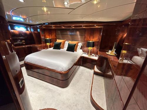 Super Yacht Located in Puerto Banus photo 2