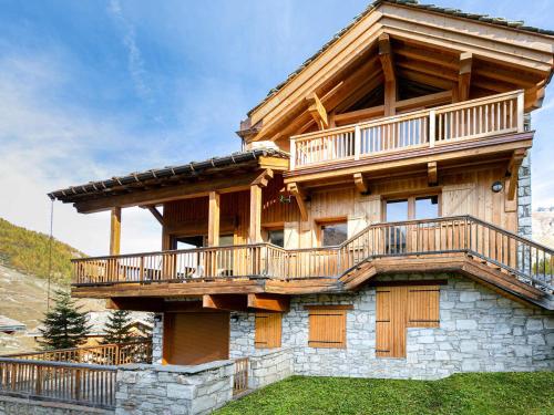 Appartement chalet de luxe à Val-d'Isère avec garage, balcon et wifi, à proximité des pistes