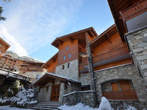 Élégant Appartement de Standing avec Terrasse et Accès Direct aux Pistes à Val-d'Isère