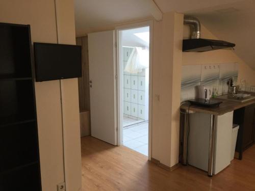 Кухня или мини-кухня в Perlos Apartamentai 14

