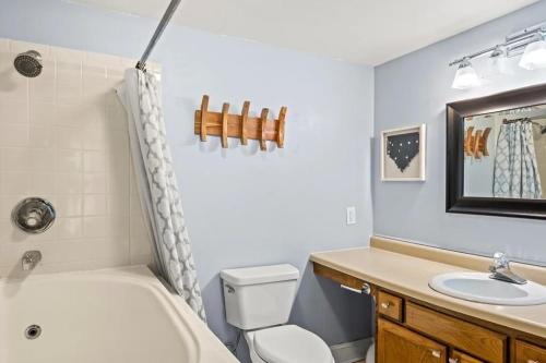 a bathroom with a tub and a toilet and a sink at VIEWS and FIREPLACE and Minutes to Gburg and Ober in Gatlinburg