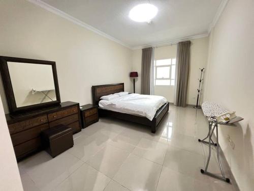 Postel nebo postele na pokoji v ubytování Stylish 1-Bedroom in JVC