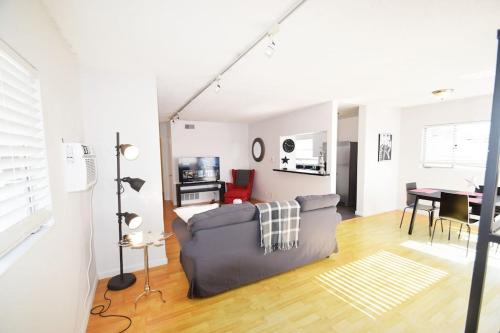 a living room with a couch and a table at Hollywood Business Apartments in Los Angeles
