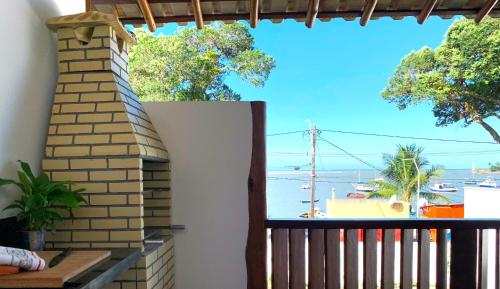 - Balcón con vistas al océano en Villa Palmeira, en Itacaré