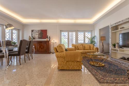 Ginevra Prestigious Apartment with Balcony close the Vatican
