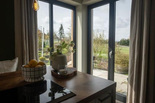 a room with a table and a window with a view at Deine Genuss-Auszeit in Asendorf