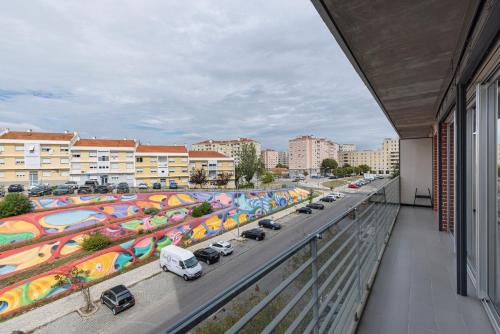 Charm 3BDR Apartment W/Balcony by LovelyStay