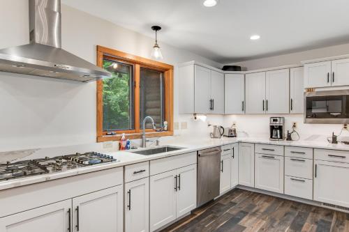 Dapur atau dapur kecil di Bear Pause Retreat