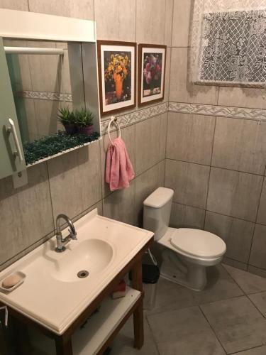 Ένα μπάνιο στο Happy Guest House