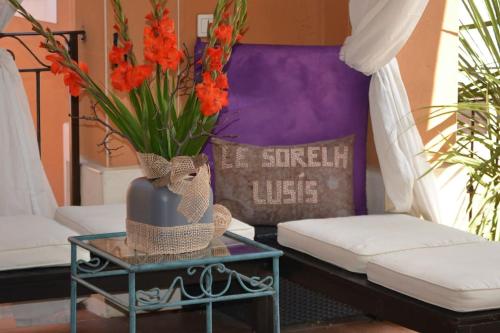 Postel nebo postele na pokoji v ubytování "POUR VOUS" studio dans villa avec piscine