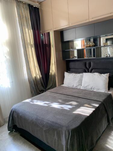 Ένα ή περισσότερα κρεβάτια σε δωμάτιο στο home in central city
