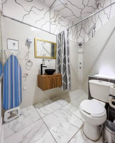 a bathroom with a toilet and a sink at Cozy Apartment 10 min from downtown in San Luis Potosí