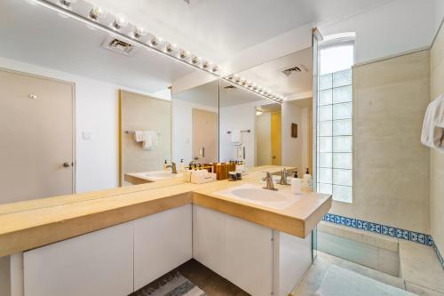 a bathroom with a sink and a mirror at The Graeber by Lodgewell - 6th St & Pool in Austin