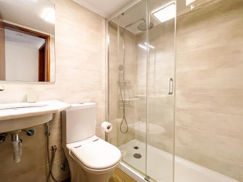 a bathroom with a shower and a toilet and a sink at Quinta do Cutato - Beatriz Guest House - A1 in Santo Estêvão