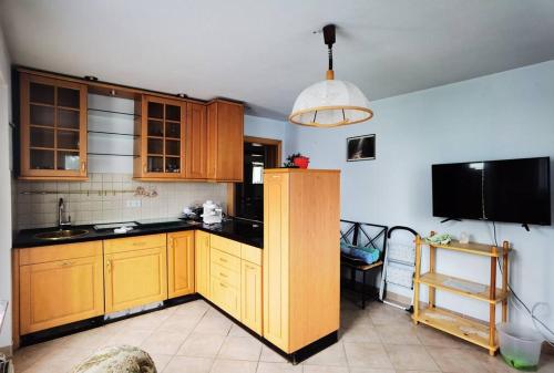 a kitchen with wooden cabinets and a black counter top at Ferienwohnung in Hornstein in Bingen