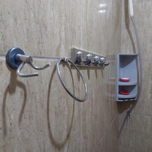 a stethoscope on the wall of a shower at Flat estação in Juazeiro do Norte