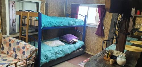a room with two bunk beds and a window at REFUGIO CAMPESTRE A 7 MIN DE OSORNO in Osorno