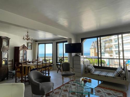 Photo de la galerie de l'établissement .Le Rocher. Appartement vue mer - Parking Privé, à La Rudelière