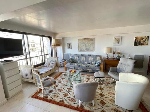 Photo de la galerie de l'établissement .Le Rocher. Appartement vue mer - Parking Privé, à La Rudelière