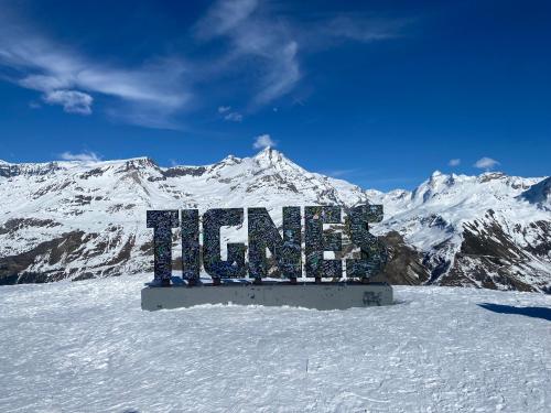a sign in the snow in front of a mountain at Studio Tignes Val Claret in Tignes