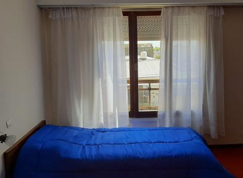 Una cama o camas en una habitación de Nueva Hostería Rio Colorado Necochea