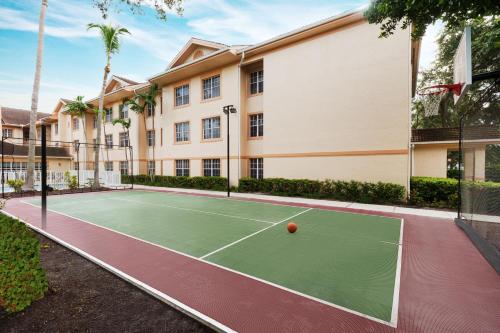 Tenis dan/atau kemudahan skuasy di Residence Inn West Palm Beach atau berdekatan