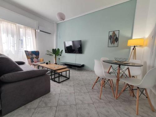 Poseidon - Stylish Apt. Steps Away from Acropolis