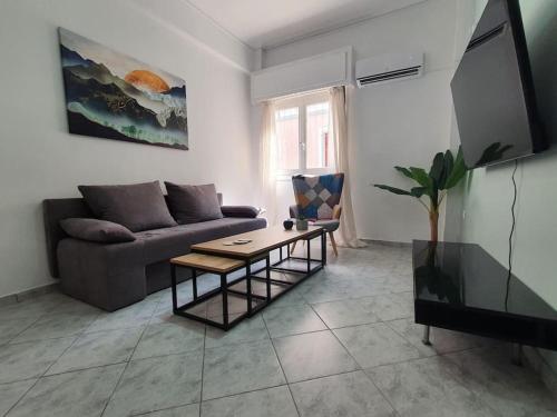 Poseidon - Stylish Apt. Steps Away from Acropolis