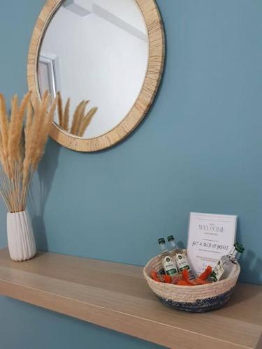 Poseidon - Stylish Apt. Steps Away from Acropolis