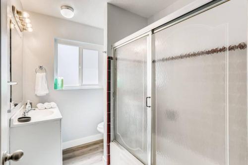 a bathroom with a shower and a sink at Smart Eclectic ART HOUSE near UC Davis Med Center in Sacramento