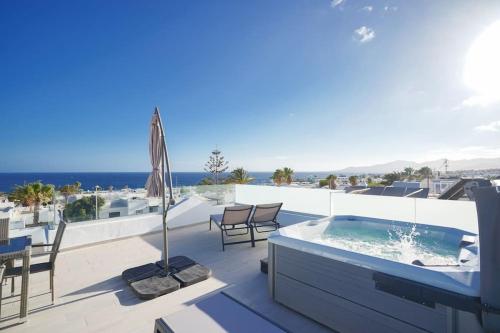 Rooftop sea view with Jacuzzi and A/C