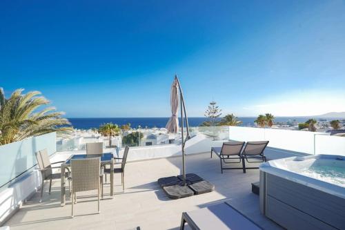 Rooftop sea view with Jacuzzi and A/C