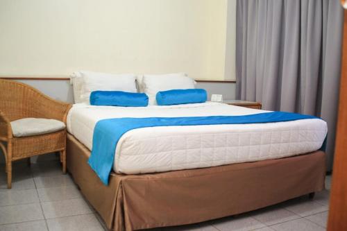 Llit o llits en una habitació de Hotel Crillon