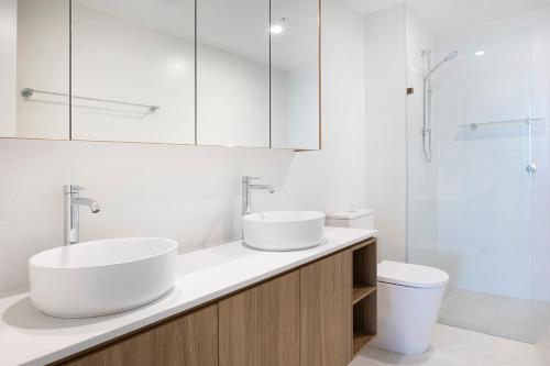 a bathroom with two sinks and a shower at Solaris 505 in Forster