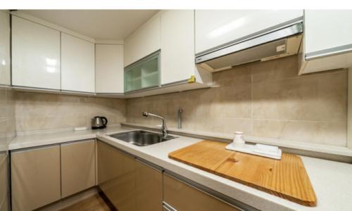 Η κουζίνα ή μικρή κουζίνα στο Incheon Wolmido Stellamaris Hotel