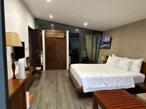 a hotel room with a large bed and a desk at Forest Villa Dai Lai Resort 15 in Phúc Yên