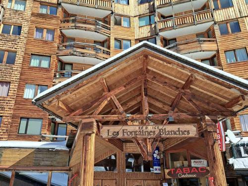 Photo de la galerie de l'établissement Charmant 2 pièces cabine pour 6 personnes au centre d'Avoriaz avec balcon sud et accès direct aux pistes - FR-1-314-212, à Morzine